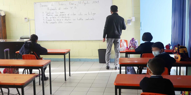 Foto: Archivo El Imparcial // Las escuelas donde labora la S-22 presenta un déficit de más de 10 mil trabajadores de educación.