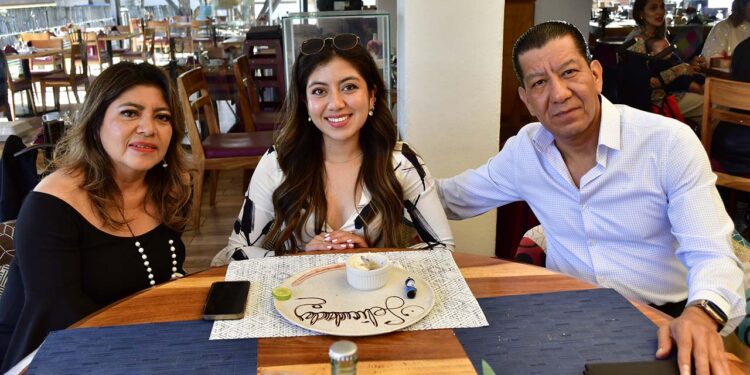 Fotos: Rubén Morales // Sus papás Mayra Cruz e Israel del Valle le acompañaron.