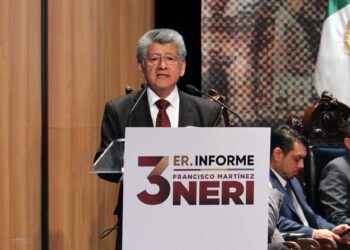 Foto: Adrián Gaytán // Sesión solemne en el teatro Macedonio Alcalá para el III Informe de Francisco Martínez Neri.