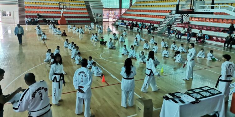 Realizaron exámenes de grado en Sparta TKD ITF