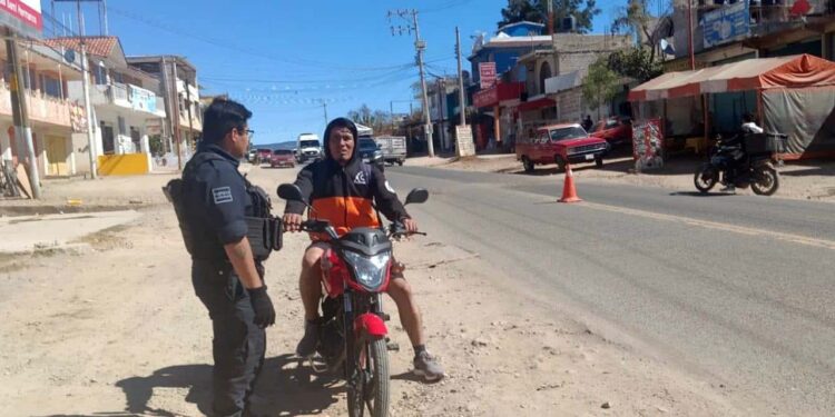También se recordó a los motociclistas la necesidad de portar casco para su protección