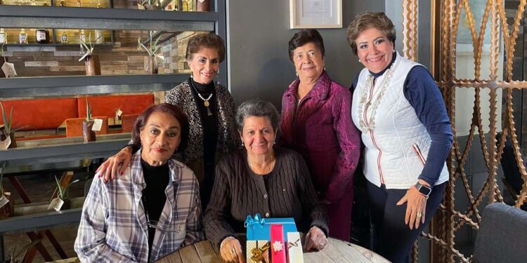 Fotos: cortesía // Theté Villanueva Abraján, Silvia Rojas Simancas, Blanca Villanueva Abraján y Lilia Palacios felicitaron y desearon lo mejor a Dorita Camacho.