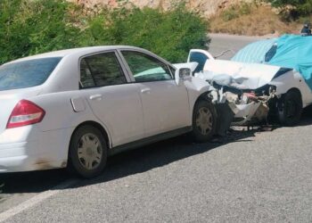 Un choque frontal entre dos vehículos provocó una tragedia y dejó como saldo a dos personas fallecidas.