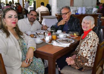 Fotos: Rubén Morales // Un rico desayuno entre amigos.