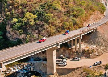 Foto: Gobierno del Estado // Uno de los puentes a punto de concluir en la Super al Istmo.
