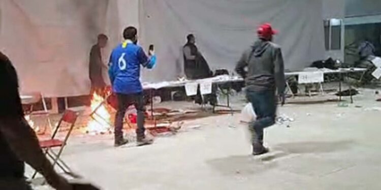Foto: internet // Se registraron hechos de violencia durante el proceso de renovación de la dirigencia del STPEIDCEO.