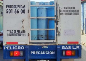 Foto: Adrián Gaytán // Camión repartidor de Gas L.P.