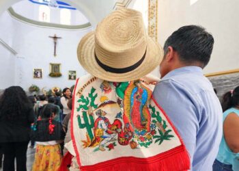 Foto: Adrián Gaytán // La mayoría acudió por motivos religiosos, otros llegaron simplemente para festejar el Día de la Virgen de Guadalupe.
