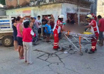 ¡Accidente laboral en Tehuantepec! Repartidor de agua arrolla a su compañera