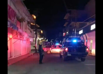 Hombre muere tras ataque a balazos en pleno centro de Pinotepa Nacional