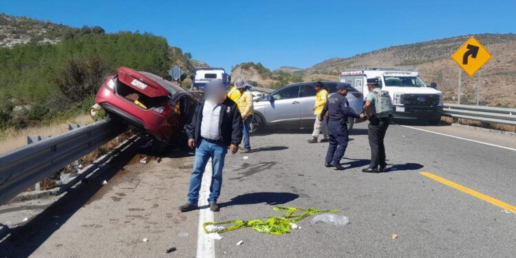 ¡Bestial encontronazo entre auto y camioneta en la Autopista 135D!