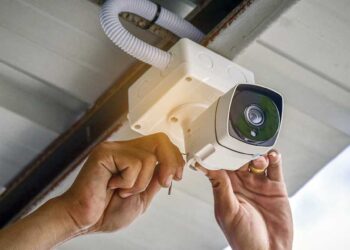 Foto: internet – ilustrativa // Las y los ciudadanos han optado por la instalación de cámaras de seguridad como una forma de protegerse o exhibir a los delincuentes.
