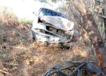 Ebrio conductor provoca choque y huye en la carretera Pinotepa-Acapulco