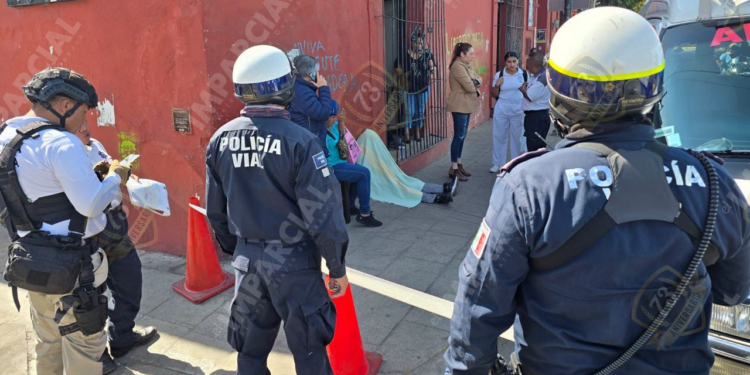 VIDEO ¡Lo sorprende la muerte en la calle! Fallece sobre la calle Independencia