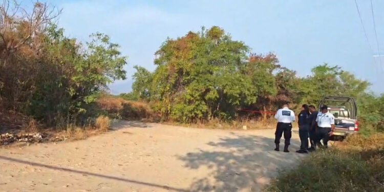 ¡Macabro hallazgo! Abandonan cadáver camino a Mixtequilla
