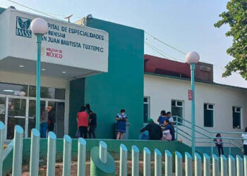 ¡Mujer da a luz en la banqueta del Hospital General en Tuxtepec!