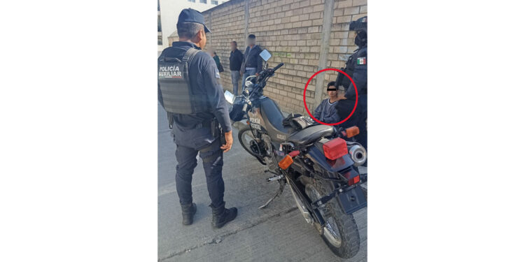 Atrapan a sujeto tras presuntamente robar celular con arma blanca en San Felipe del Agua