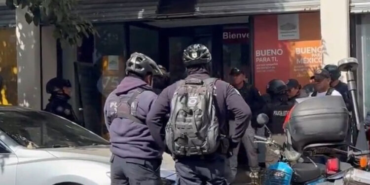 Atracan Nacional Monte de Piedad tras asalto a cuentahabiente momentos antes