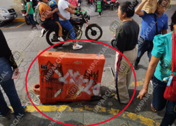 ¡Peligro latente en el Centro Histórico! Telmex sigue sin reparar lozas tras un mes de denuncia