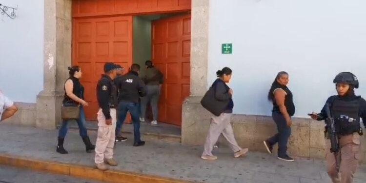 Tras asalto en sucursal bancaria, Fiscalía recupera parte del dinero y detiene a una persona