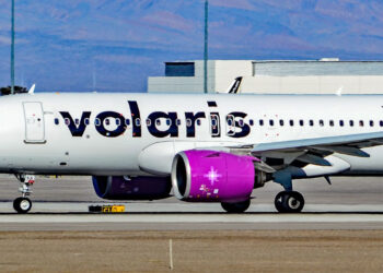 ¡Tenso incidente en vuelo de Volaris! Pasajero intenta desviar aeronave hacia Estados Unidos
