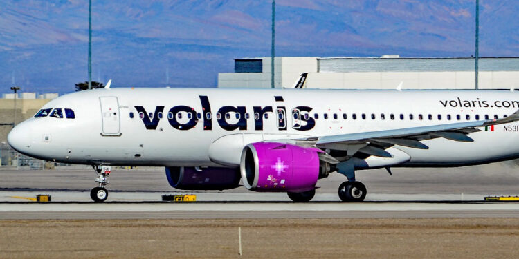 ¡Tenso incidente en vuelo de Volaris! Pasajero intenta desviar aeronave hacia Estados Unidos