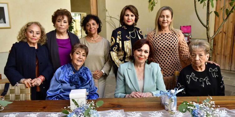 Fotos: Rubén Morales // Carmelita Arévalo, Pilar Moreno de Echaide, Amelia Ramírez, Irma López, Raquel Mendoza, Martha López y Raquel Sánchez.