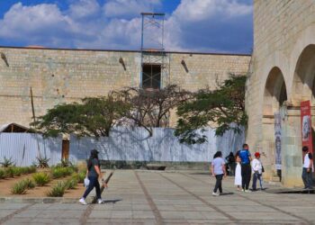 Fotos: Adrián Gaytán // El ex convento de Santo Domingo de Guzmán se observa aún con tapiales o estructuras sobre sus techos.