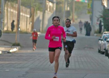 En Santa María Coyotepec se llevó a cabo la primera carrera del año.