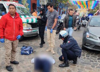 La ciudadana Sandra Nayeli G.V. resultó lesionada tras el impacto.