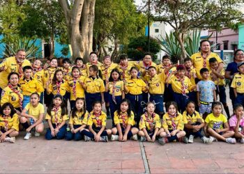 Manada de lobatos y lobeznas de los scouts grupo 6 Paxtu, de la ciudad de Oaxaca.
