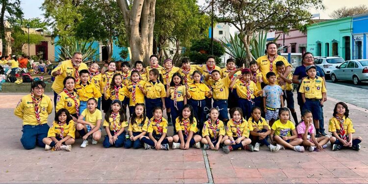 Manada de lobatos y lobeznas de los scouts grupo 6 Paxtu, de la ciudad de Oaxaca.