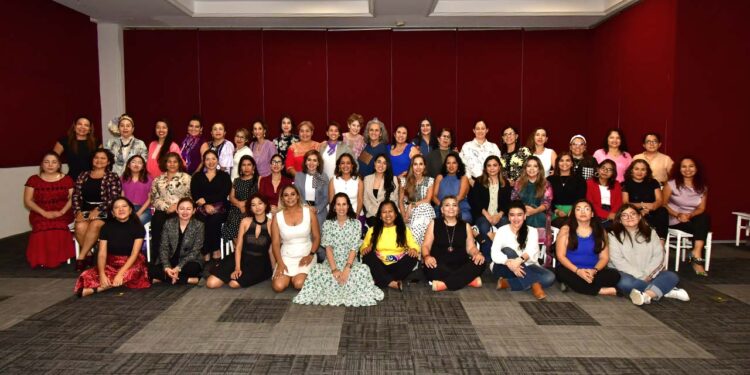 Fotos: Rubén Morales // Más de 80 mujeres se reunieron hace unos días en el Hotel Oaxaca Real para escuchar la presentación del plan de trabajo 2025.