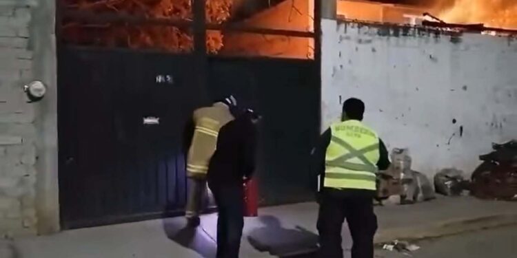 Un foco de problemas fueron las fogatas encendidas en terrenos baldíos contra el frío.