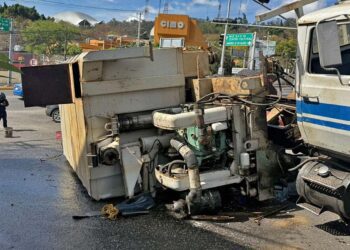 El conductor de la unidad, de 63 años de edad, fue señalado como responsable del incidente.