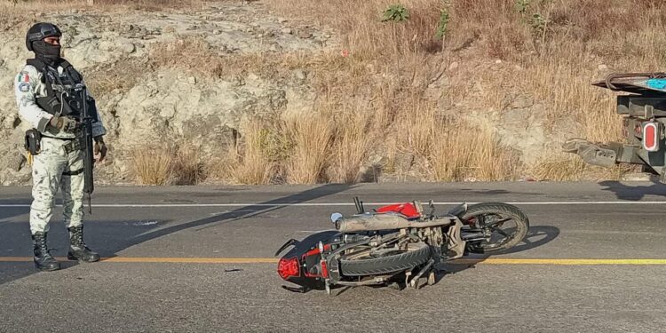 Artemio N. N. de 35 años cayó de su unidad de motor alrededor de las 15:30 de ayer.