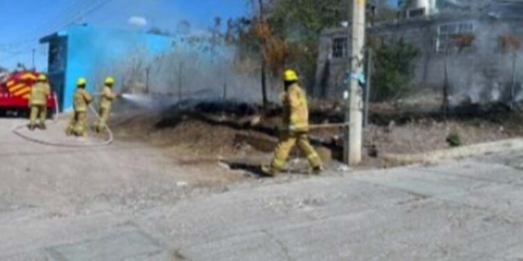 Bomberos lograron sofocar el incendio sin que pasara a mayores.