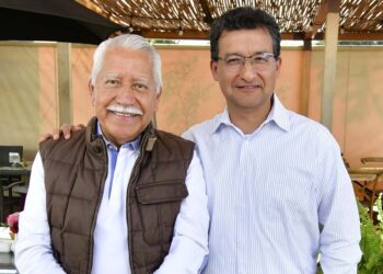Foto: Rubén Morales // Jorge Bueno Sánchez y Rubén Vasconcelos Méndez compartieron buenos deseos para este 2025.