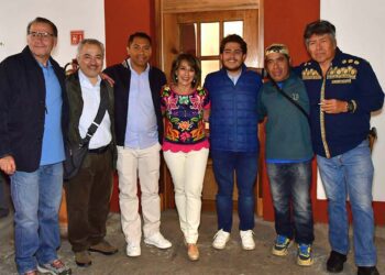 Fotos: Rubén Morales // Ofelia Rodríguez e invitados en la presentación del catálogo "Madre Naturaleza".