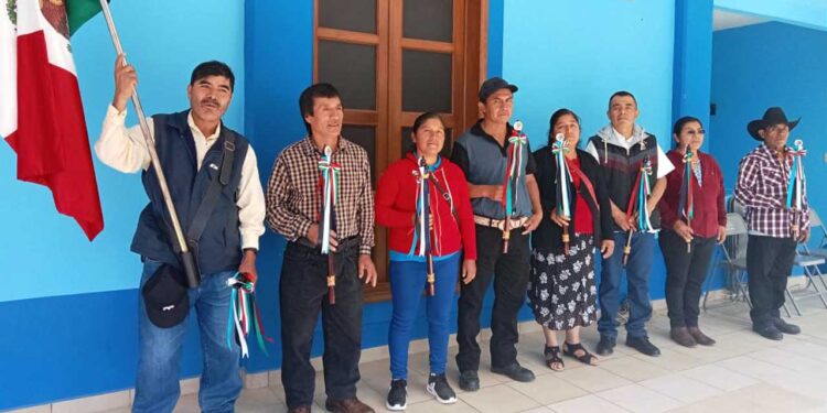 Foto: Gobierno de Oaxaca // Sin incidentes, el relevo de autoridades municipales.