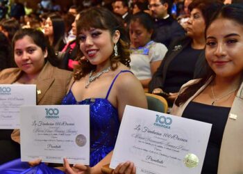 Fotos: Rubén Morales // Los promitentes recibieron un diploma como reconocimiento a su esfuerzo y dedicación.