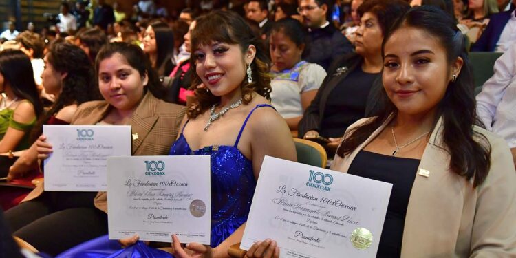 Fotos: Rubén Morales // Los promitentes recibieron un diploma como reconocimiento a su esfuerzo y dedicación.