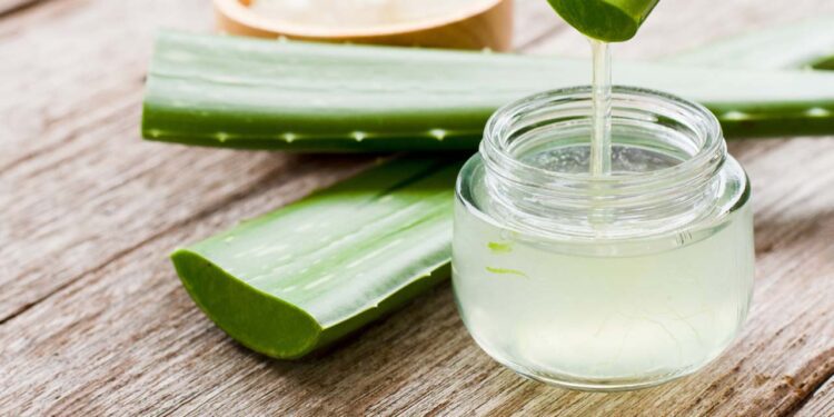 El aloe vera tiene propiedades regenerativas y calmantes que ayudan a reducir la hiperpigmentación.