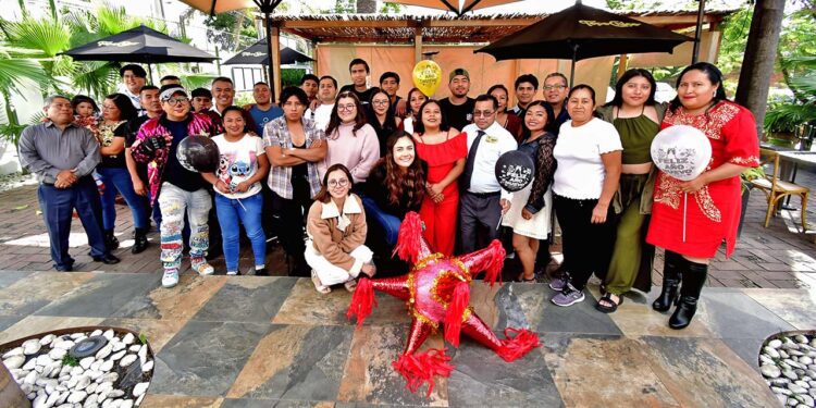 Fotos: Rubén Morales // Juntos pasaron un rato divertido con las dinámicas del payaso Yiyo Loquillo Oaxaca.
