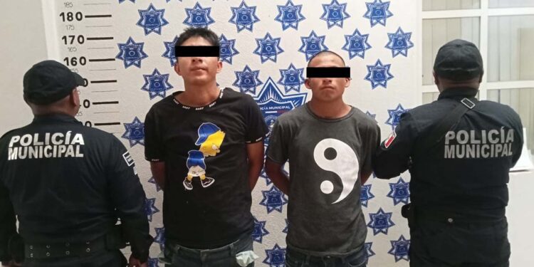 Los detenidos dijeron llamarse Juan C. S. H., de 26 años de edad, y Julián B. I., de 23 años.