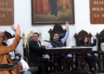 Foto: Luis Alberto Cruz // Sesión de Cabildo presidida por Ray Chagoya.
