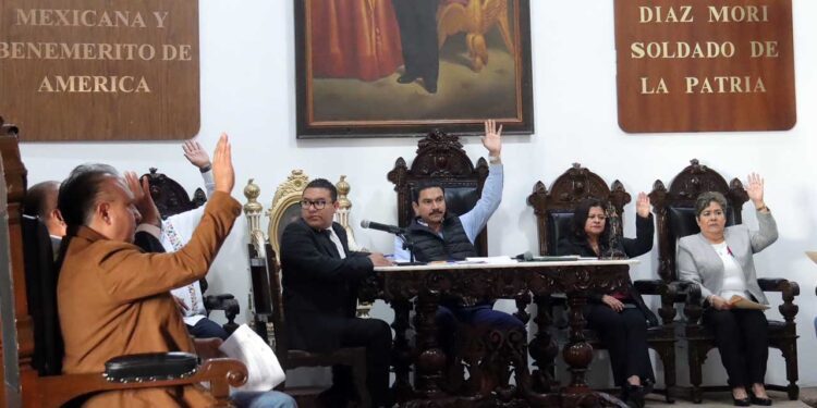Foto: Luis Alberto Cruz // Sesión de Cabildo presidida por Ray Chagoya.