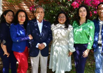 Fotos: Rubén Morales // Sus seres queridos lo colmaron de felicitaciones y buenos deseos.