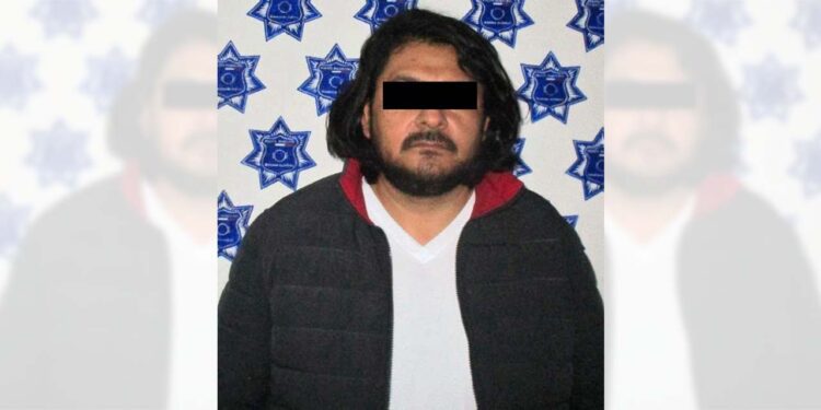 Irving N. L. de 45 años fue detenido en la terminal de autobuses de AU de Periférico.