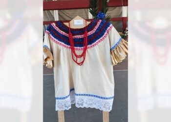 Artesanas se sumaron al rescate cultural del huipil.